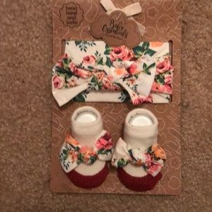 Baby bow and socks set
